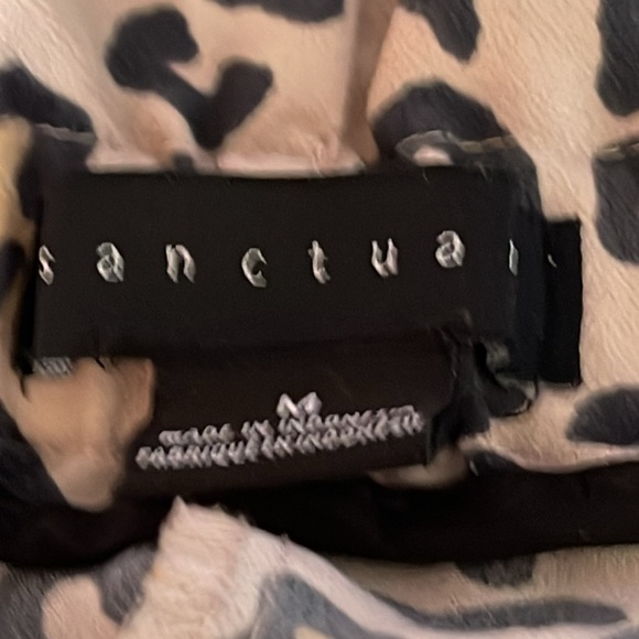 Sanctuary Rayon shorts. Cheetah print. Size Med. - Picture 5 of 5